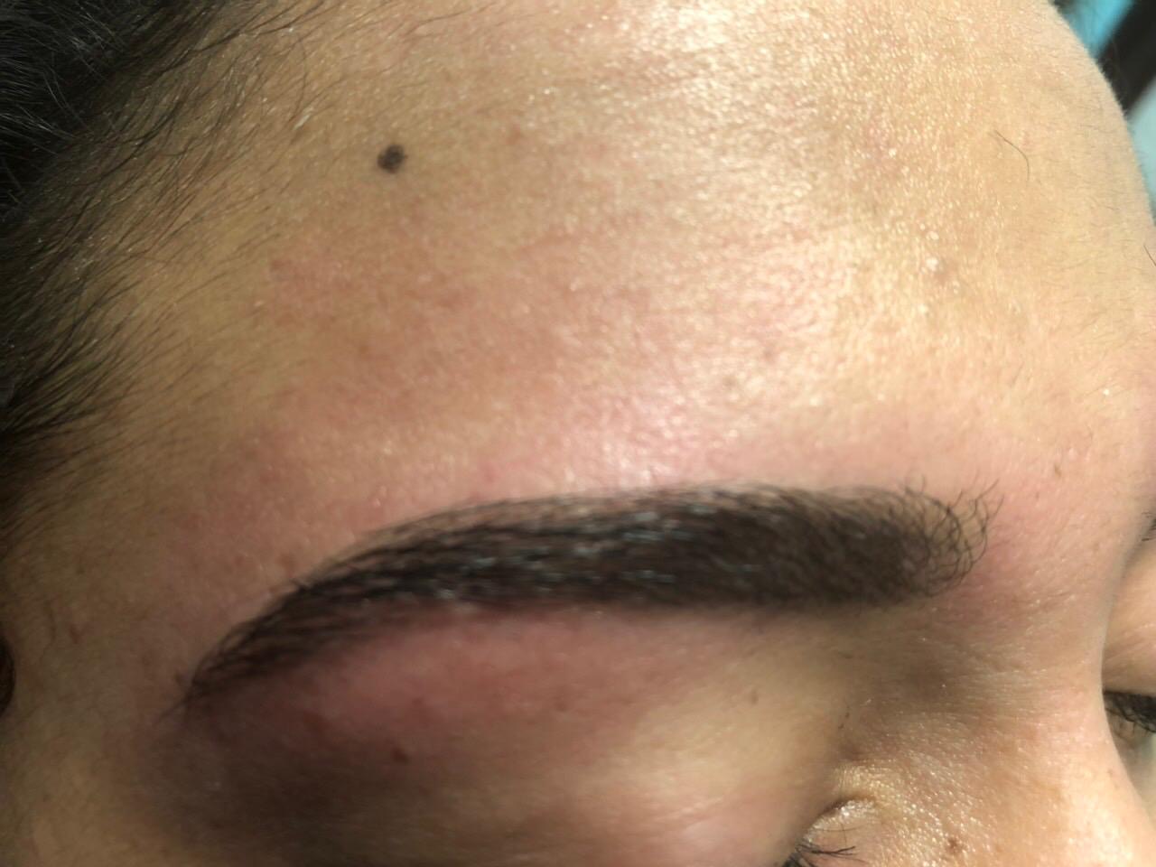 Bold, tinted eyebrow with a defined arch after threading and tinting