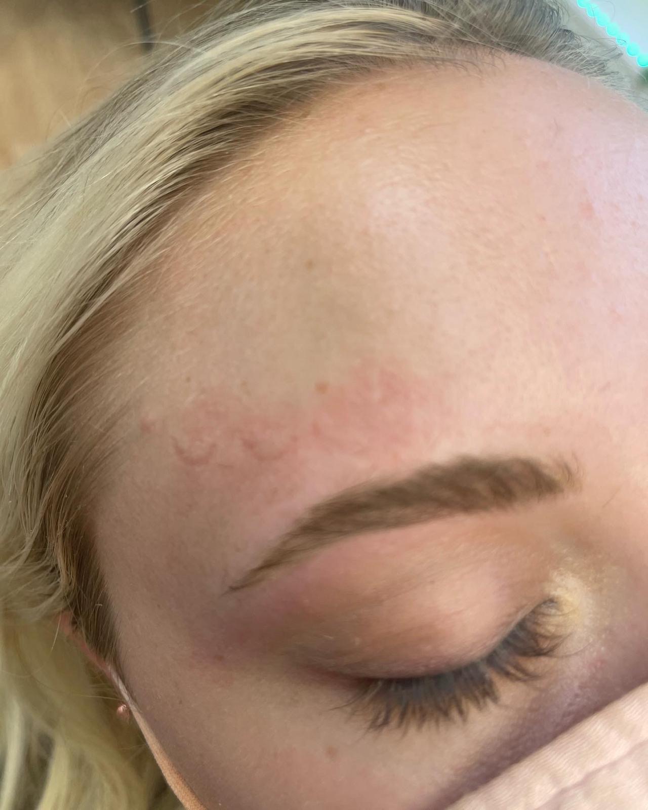 Eyebrow tinting result on light brows for a fuller look