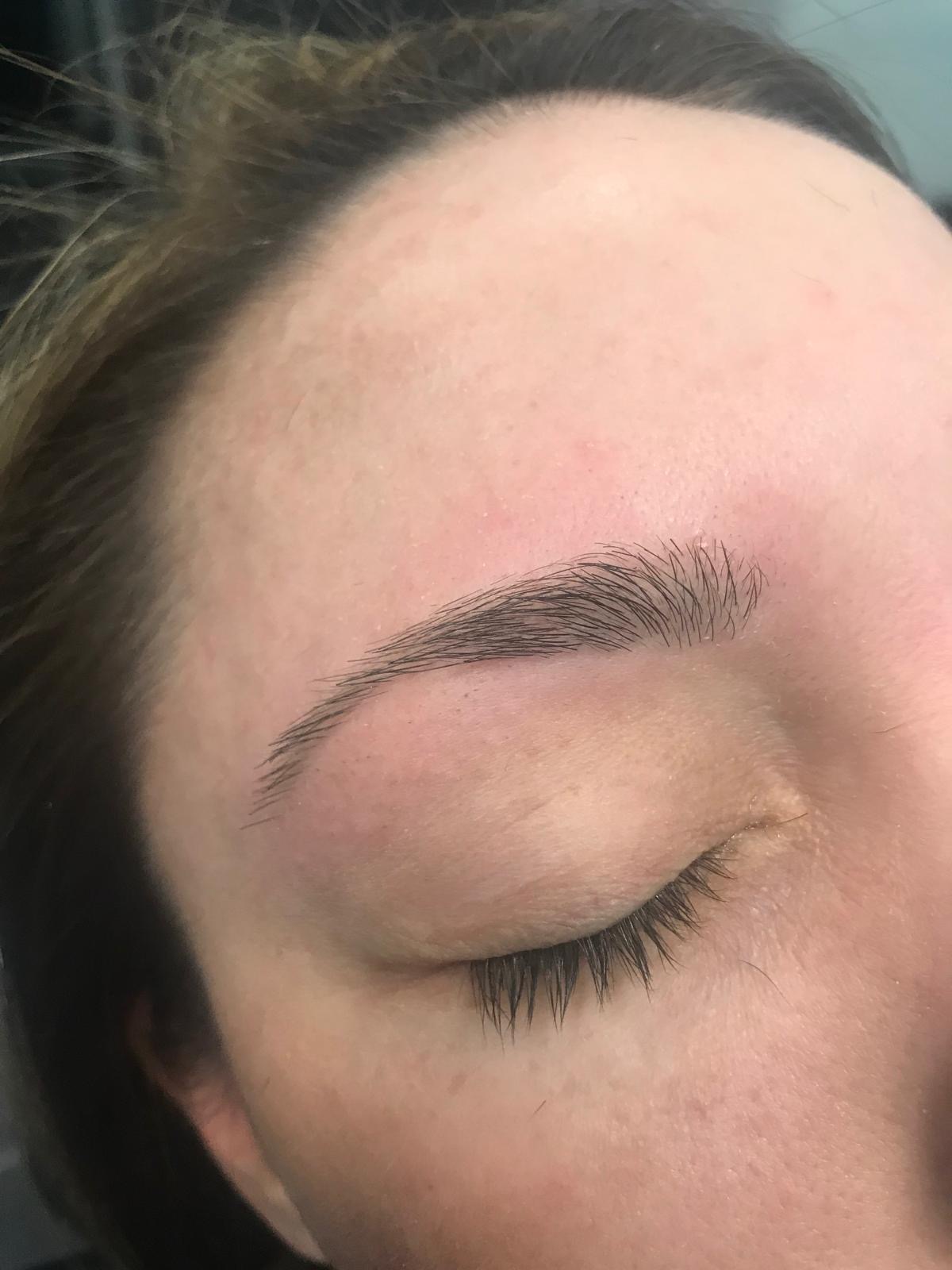 Eyebrow shaping and clean-up on fair skin with a natural tapered tail